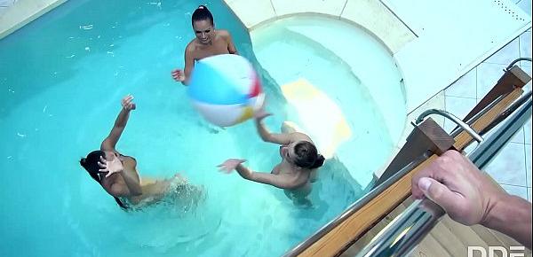  3 Stunning Bombshells Share 1 Cock in the Pool